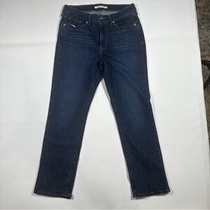 Levi's Women's Size 8 Classic Straight Leg Jeans